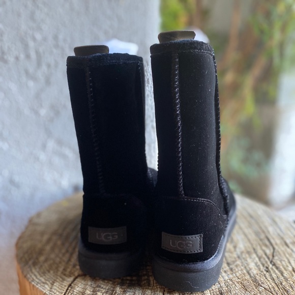 UGG BLACK CLASSIC SHORT VELVET SIZE 7 - Picture 2 of 7